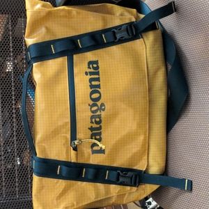 Patagonia Black Hole 24L Messenger Bag